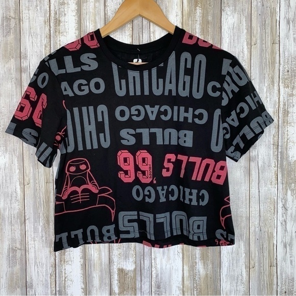 NWT NBA Chicago Bulls Crop Tee - Picture 2 of 4